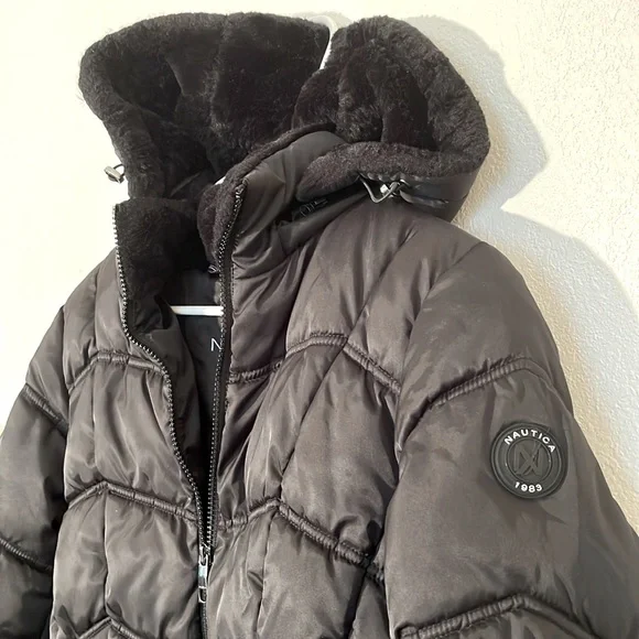 Nautica Black Puffer Jacket, Water Resistant, Size Medium, Like New - Picture 5 of 14